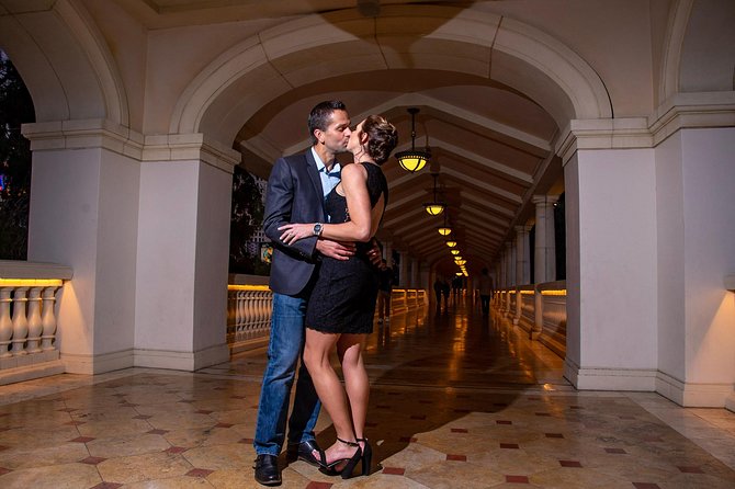 1 Hour Private Limo Photo Tour - Why the Strip works well for group photos