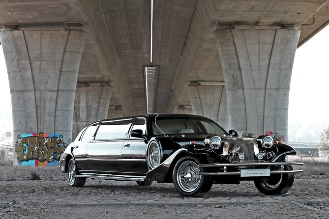 1 hour ride in vintage limousine - A movie-star hour in central Prague