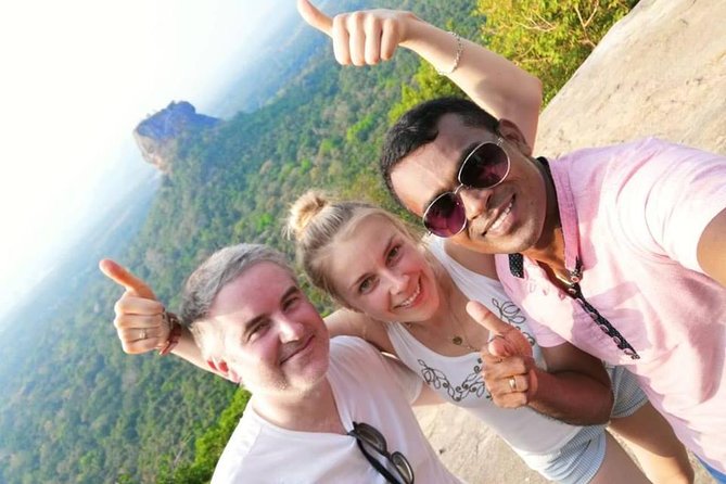 10 Days Tour in Sri Lanka (Hotels with Breakfast & Luxury Car) - Hotels, breakfasts, and the $775 price