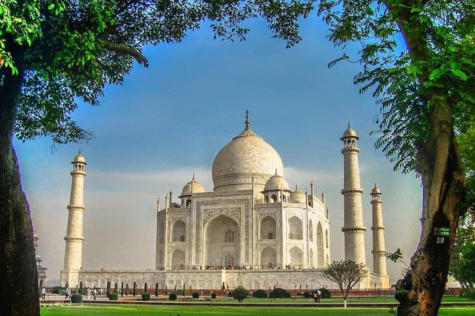 12 Hour Sunrise Taj Mahal Tour From Delhi By Private Car - The private car from Delhi to Agra