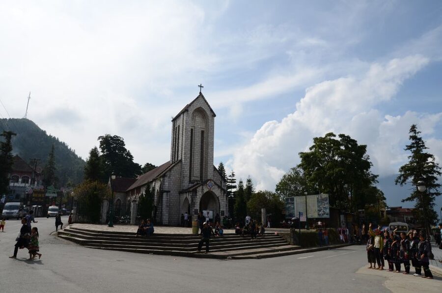 2 Day-2 Night Sapa Trekking: Overnight Train &Limousine Bus - Returning to Hanoi by limousine bus