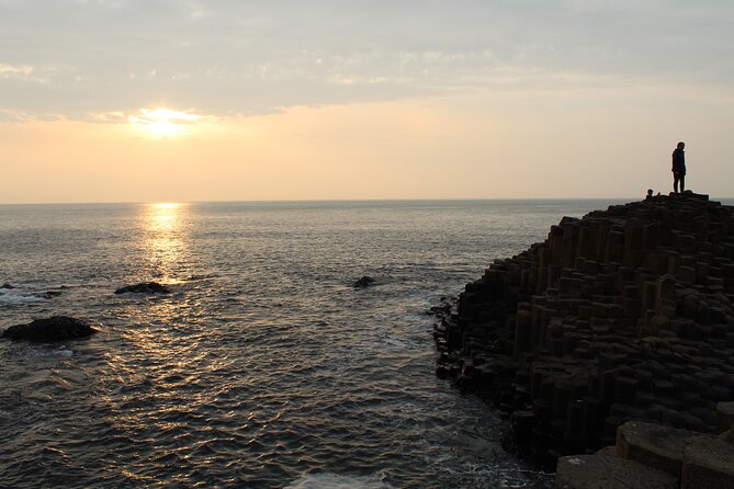 2-Day Northern Ireland Giants Causeway Private Luxury Car Tour - What the private Mercedes changes