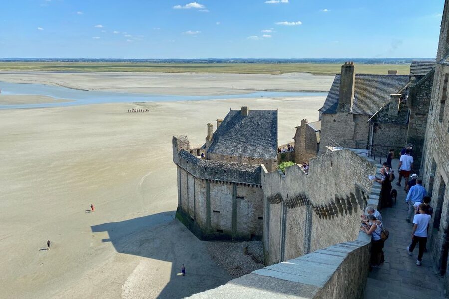 2-day Private D-Day Mont Saint-Michel 3 Castles by Mercedes - What the Mercedes setup adds