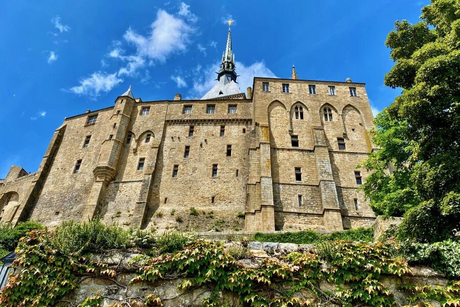 2-day Private D-Day Mont Saint-Michel 3 Castles by Mercedes - Who should book this two-day route