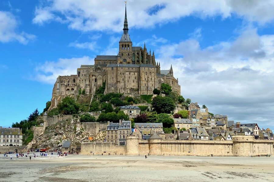 2-day Private D-Day Mont Saint-Michel 3 Castles by Mercedes - Amboise at lunchtime, then the royal castle