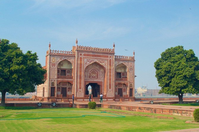 2 Days Delhi Agra and Fatehpur Sikri Tour By Private Car - Qutub Minar closes the Delhi sightseeing day