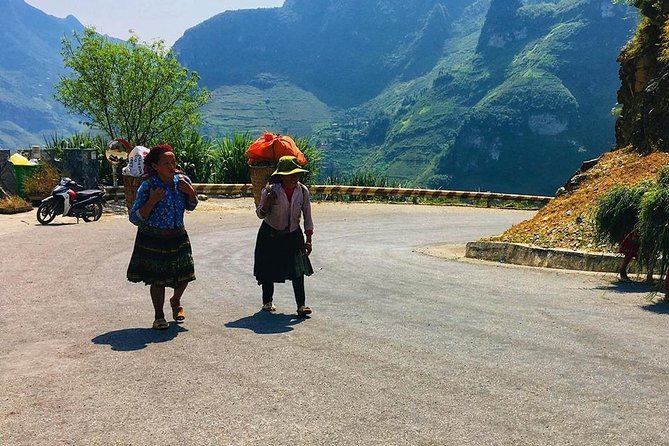 3D2N PRIVATE CAR TOUR + ENGLISH SPEAKING DRIVER (Private rooms) - Why a private car works well in Ha Giang