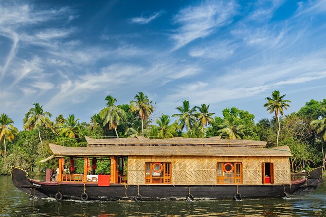 5 Days Kerala Tour with Private Car Houseboat Munnar and Thekkady - Transport, hotels, meals, and the real value of $295