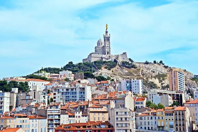 5-Hour Private Sightseeing Tour of the Provence from Marseille in Luxury Car - Aix-en-Provence for fountains, markets, and lunch