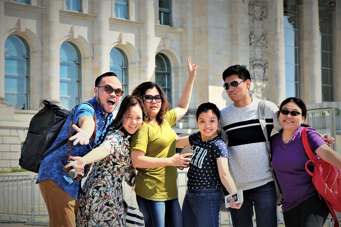 5hours: Guide, Chauffeur & Photographer in Berlin private Tour - Brandenburg Gate, Victory Column, and the Tiergarten