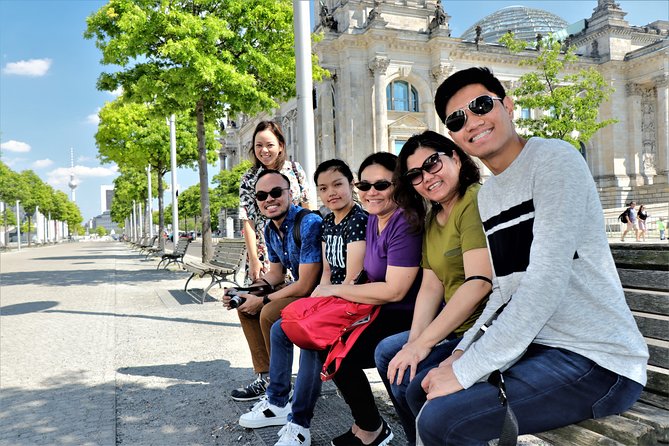 5hours: Guide, Chauffeur & Photographer in Berlin private Tour - Museum Island and Hackescher Höfe