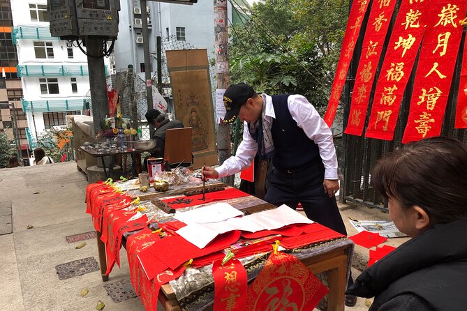 8 Hour Private Excursion Cruise Ship Pick up Tour Driver & Guide - Aberdeen and Ap Lei Chau bring you to the water