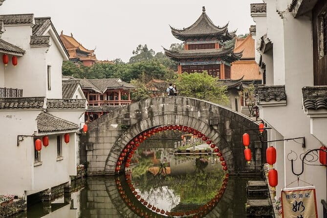 8 hours Private Car Transport in Guangzhou China - Vehicle choices for three people or a larger group