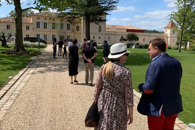 A day in Saint-Emilion in a small group (Electric Luxury Van) - Château La Croizille and two contrasting estate styles