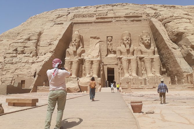 Abu Simbel Temples Private Day Tour by Luxury Car from Aswan - The private luxury car and the long transfer