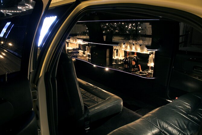 Airport luxury arrival ride by SUV, Sedan, Minibus or Limousine - What the airport pickup is supposed to feel like