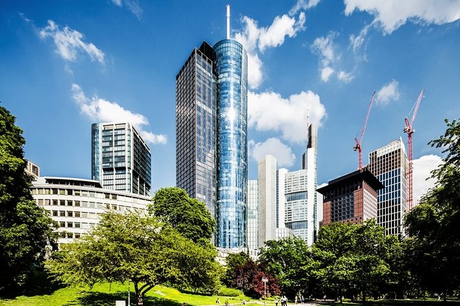 Airport Transfer: Airport FRA to Frankfurt by Luxury Van - What the strongest service looks like