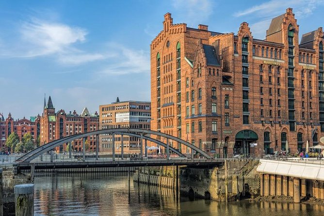 Airport Transfer: Hamburg Airport HAM to Hamburg by Luxury Van - Luggage help for tired passengers