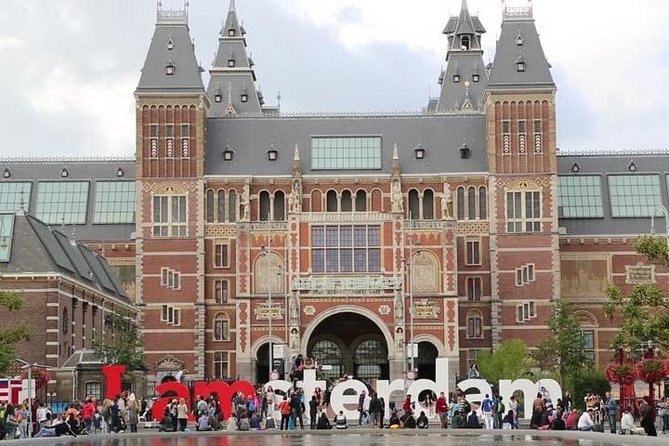 Airport Transfer: Schiphol Airport AMS to Amsterdam by Luxury Van - Timing, flight delays, and the 60-minute wait