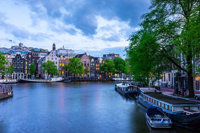 Airport Transfer: Schiphol Airport AMS to Amsterdam by Luxury Van - The value of a private airport transfer