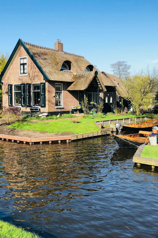Amsterdam: Explore Giethoorn in a Private Tour with Driver - Walking beside gardens and bridges