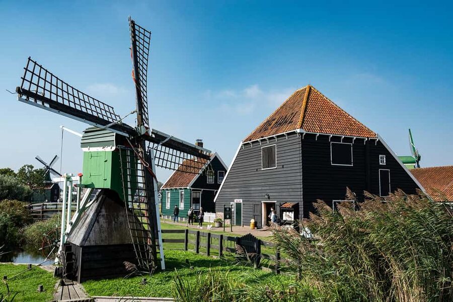 Amsterdam: Explore Zaanse Schans: Half-Day Luxury Coach Trip - Is $20 a fair price?