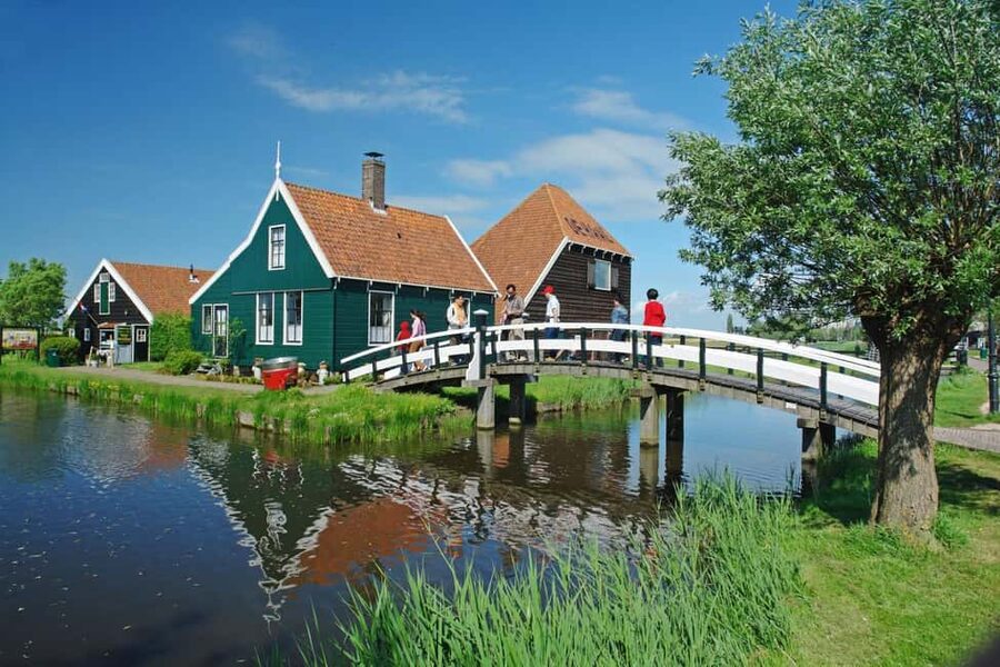 Amsterdam: Explore Zaanse Schans: Half-Day Luxury Coach Trip - Who should book this trip?