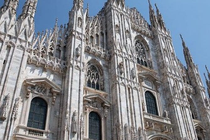 Andrea Bocelli concert LAJATICO Limousine Service from Florence - The driver waits while Andrea Bocelli performs
