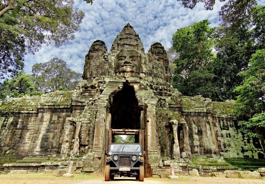 Angkor Wat in a vintage Jeep with driver - jeep rental - Key points to know before booking