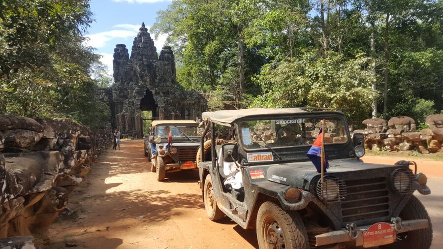Angkor Wat in a vintage Jeep with driver - jeep rental - Starting at 8 AM in Siem Reap