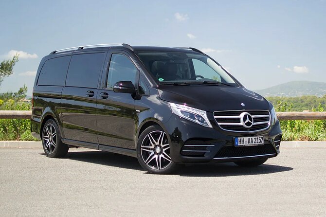 Arrival by Luxury Van Barcelona Airport BCN to Barcelona City - Why the airport welcome matters