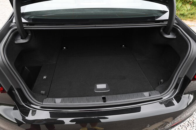 Arrival Private Transfer Brussels Train Station to Brussels by Luxury Car or Van - A smooth first ride into Brussels