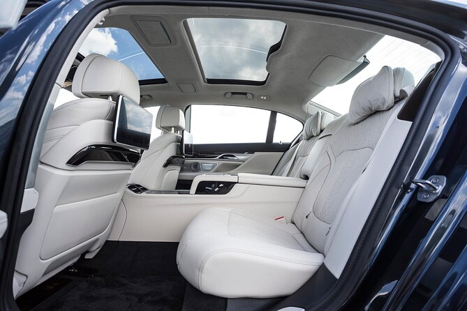 Arrival Private Transfer Brussels Train Station to Brussels by Luxury Car or Van - What happens when your train arrives