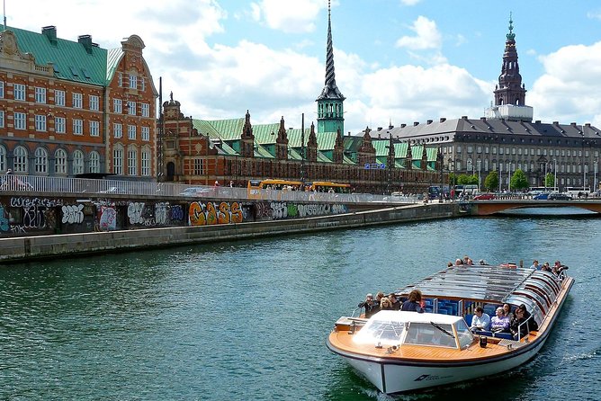 Arrival Transfer: Airport CPH to Copenhagen by Luxury Van - Who gets the most from this service
