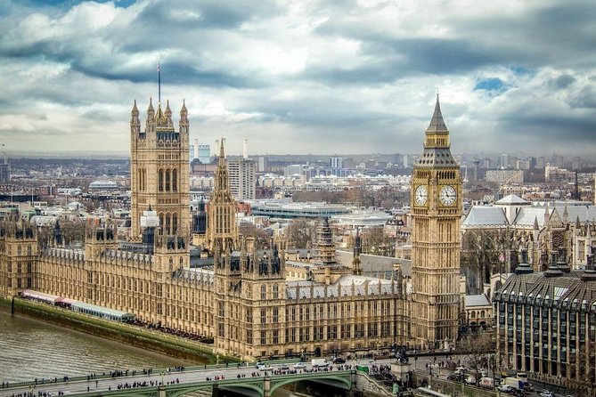 Arrival Transfer: Heathrow Airport LHR to London by Luxury Van - A private ride with no shared detours
