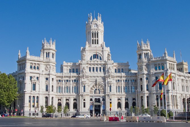 Arrival Transfer: Madrid Airport MAD to Madrid in Luxury Van - Leaving Barajas Airport without the usual airport fuss