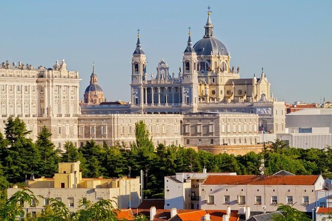 Arrival Transfer: Madrid Airport MAD to Madrid in Luxury Van - What the driver adds to the first hour in Spain