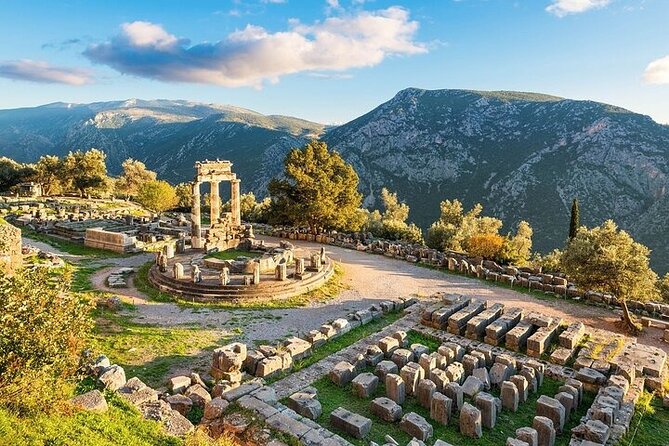 Athens Full Day Private Tours Mercedes - The Temple of Olympian Zeus