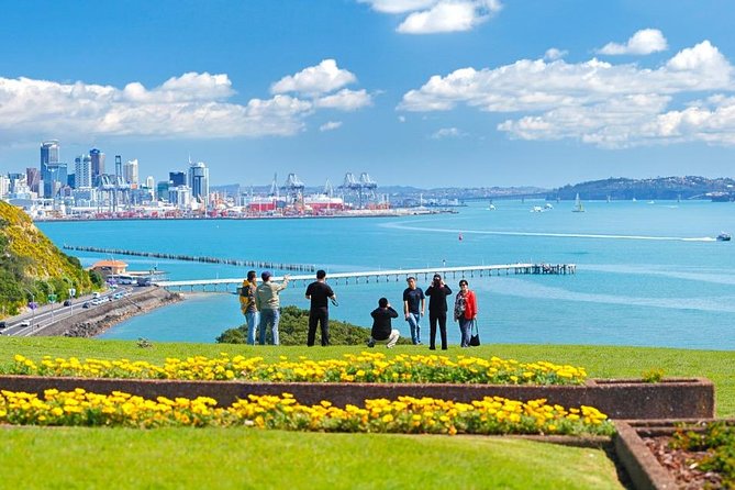 Auckland City Private Tour for Couples. Be chauffeur driven with added extras. - The Domain and Auckland Museum add gardens and culture