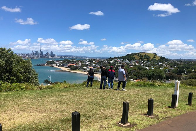 Auckland City Private Tour for Couples. Be chauffeur driven with added extras. - Mission Bay brings a relaxed seaside break