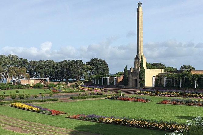 Auckland City Private Tour for Couples. Be chauffeur driven with added extras. - Bastion Point connects views with Māori history