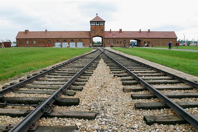 Auschwitz-Birkenau and Wieliczka Salt Mine Day Tour from Krakow with private car - The drive from Krakow to Auschwitz