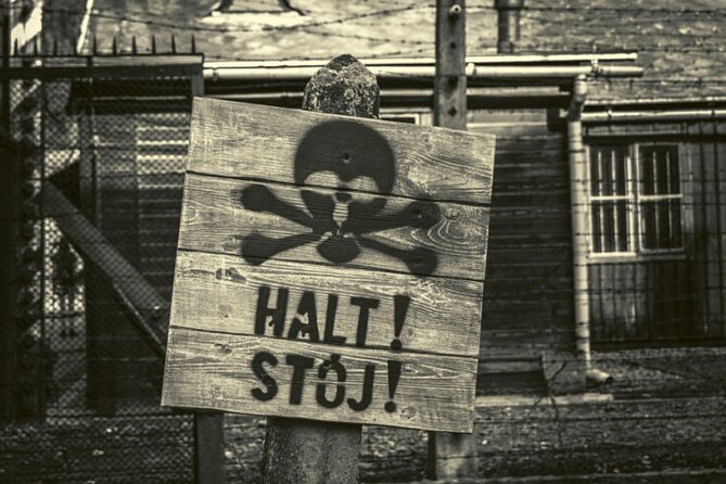 Auschwitz day tour from Warsaw by private car with lunch - Why this day trip is such a long one