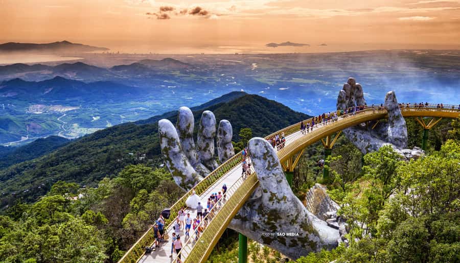 Ba Na Hills & Golden Bridge Private Car from Hoi An/Da Nang - Reaching the Golden Bridge by Cable Car