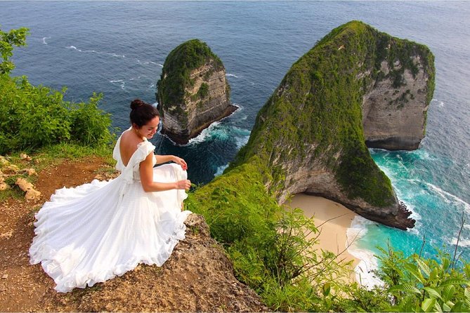 Bali-Nusa Penida. West Part. Private car. All-inclusive - Broken Bay, or Pasih Uug, is all about the rock formation