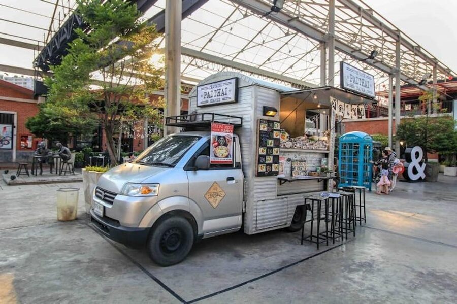 Bangkok with a Private Car and Driver Customizable Tours - What this Bangkok car service really is