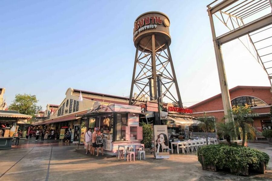 Bangkok with a Private Car and Driver Customizable Tours - Why a private car can be useful in Bangkok