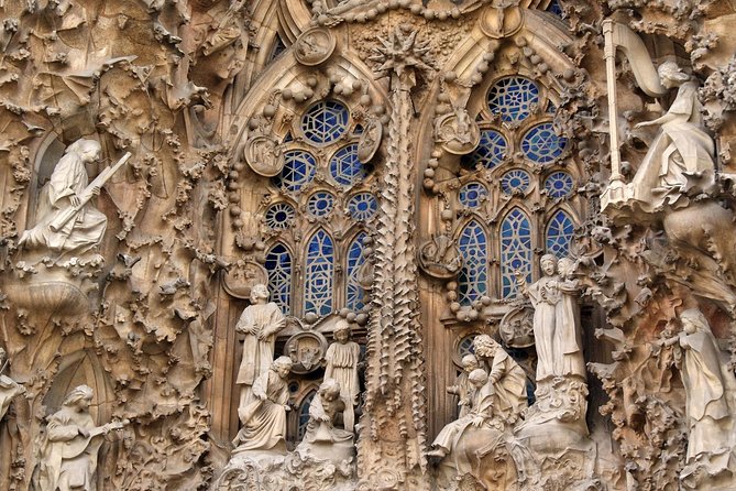 Barcelona Highlights Private Tour in a chauffeured Mercedes-Benz - Montjuïc and Plaça d’Espanya in a short first stop