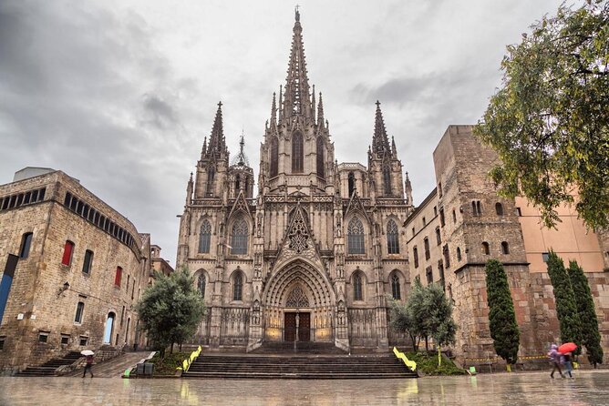 Barcelona Highlights Private Tour with Driver and Official Guide - Key points to know before booking