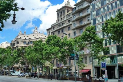 Barcelona Highlights Private Tour with Driver and Official Guide